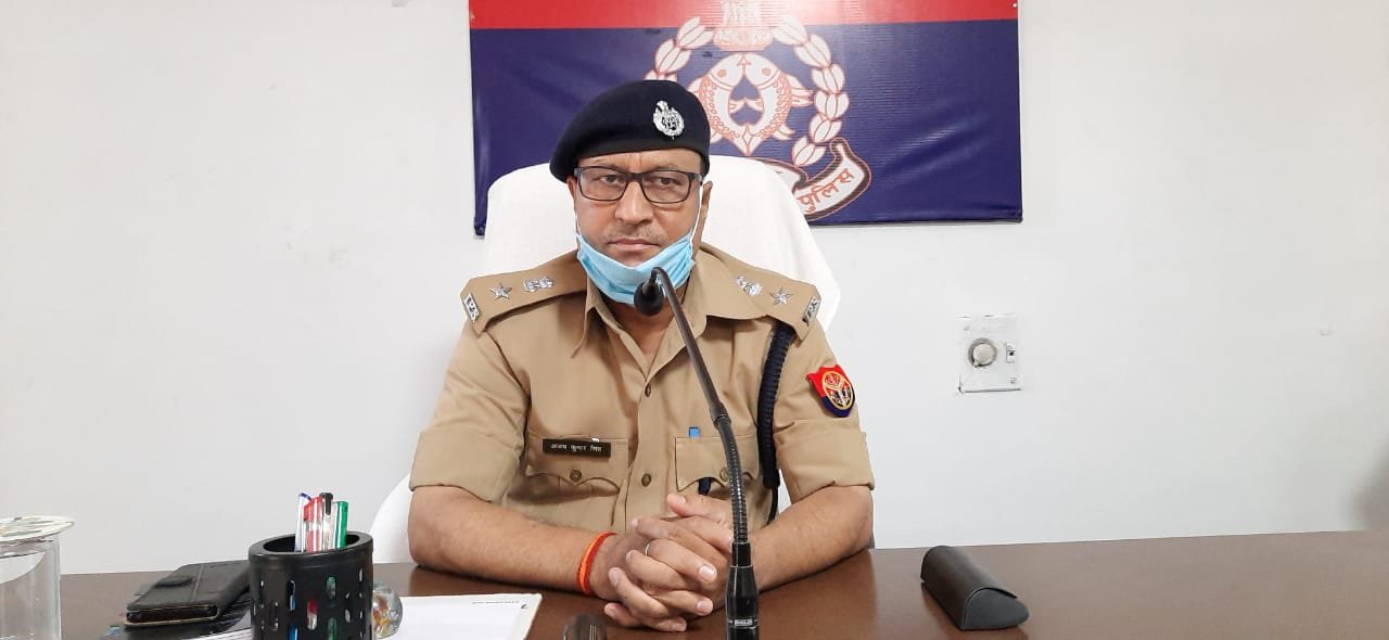 पुलिस अधीक्षक मीरजापुर द्वारा अपराध और विवेचनाओं की गहन समीक्षा