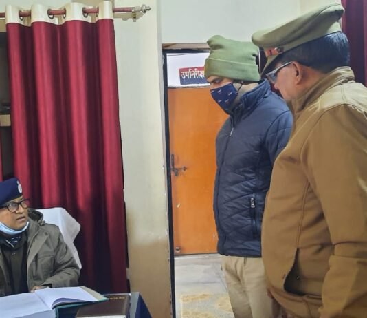 पुलिस उप महानिरीक्षक/पुलिस अधीक्षक जनपद मीरजापुर द्वारा थाना चील्ह का किया गया औचक निरीक्षण