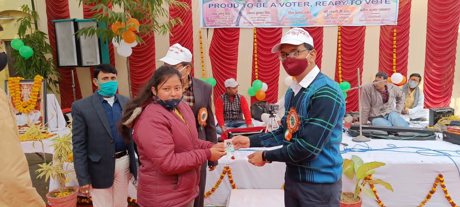 मतदाता अपना उत्तर दायित्व समझते हुये करे मतदान -जिलाधिकारी