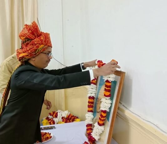 लोकगायिका अजीता श्रीवास्तव को ’’पदम श्री सम्मान’’ मिलने पर जिलाधिकारी ने दी बधाई