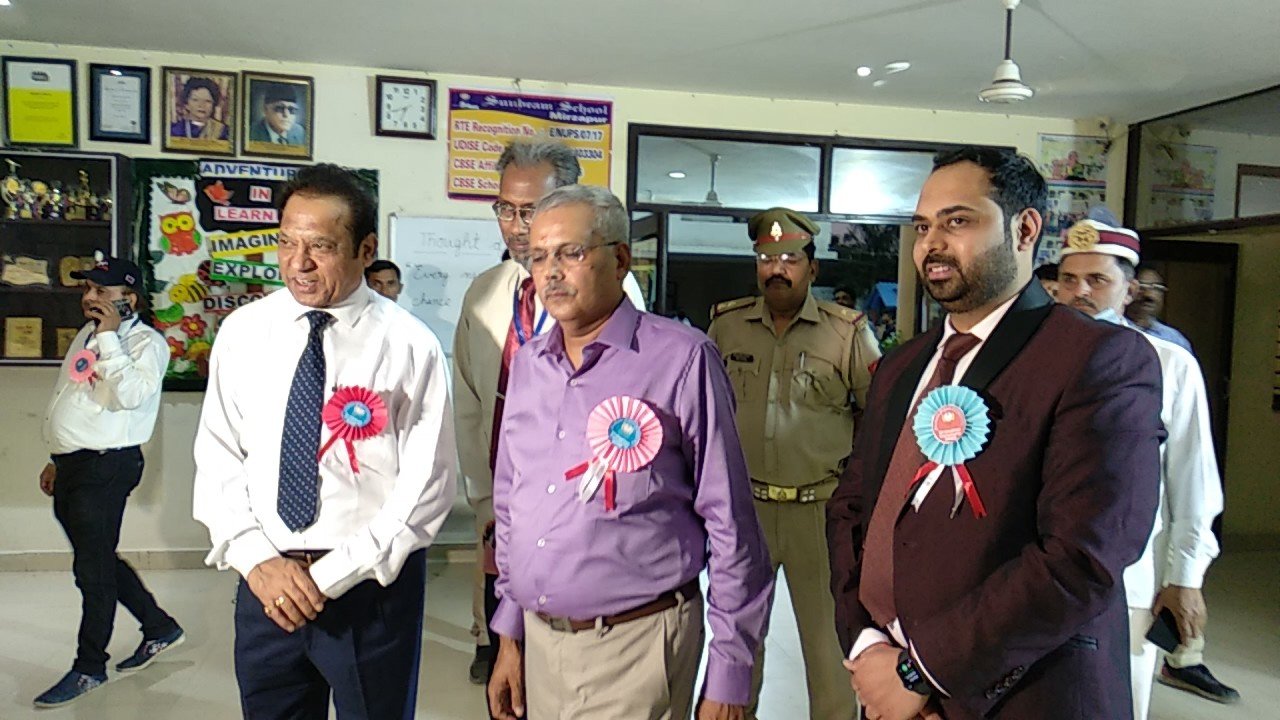 मिर्जापुर मंडल आयुक्त योगेश्वर राम मिश्रा सनबीम में विशेष प्रशिक्षण देंगे छात्रों को