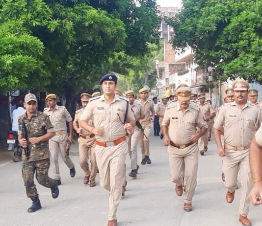 एसपी मिर्जापुर ने जवानों को शारीरिक व मानसिक रूप से फिट रहने के लिए लगवाई दौड़
