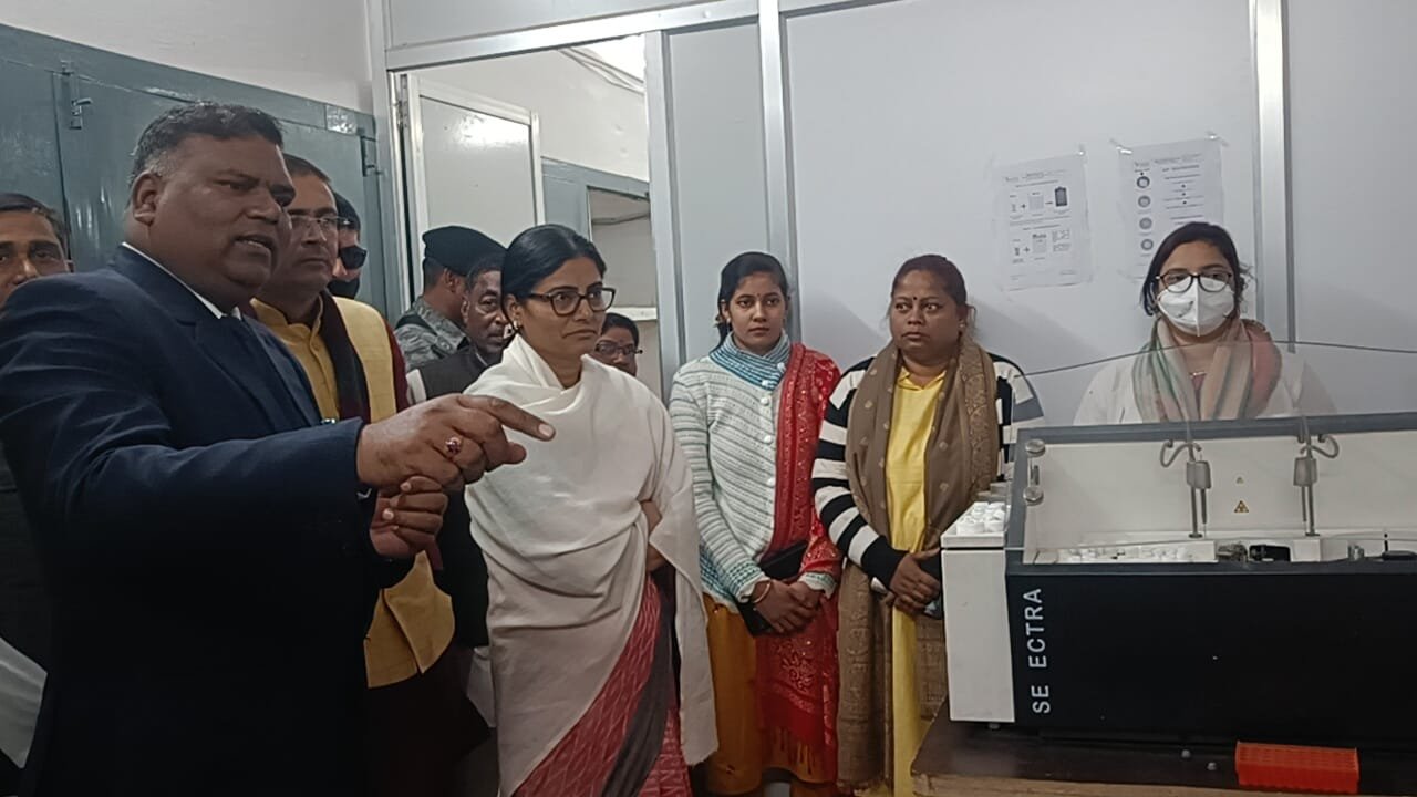 केन्द्रीयमंत्री द्वारा मण्डलीय अस्पताल में सीरोलाॅजी एवं इम्यूनोलाॅजी लैब का किया गया उदघाटन