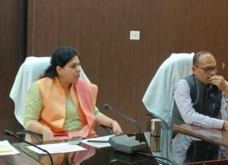 जिलाधिकारी ने जिला स्वास्थ्य समिति की बैठक कर योजनाओं के कार्य प्रगति की ली जानकारी