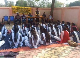 राम खेलावन सिंह पी० जी० कालेज कलवारी में राष्ट्रीय सेवा योजना के तहत विशेष शिविर का आयोजन