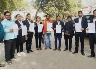 मिर्जापुर- नगर के अंदर सड़कों का बुरा हाल ,राहुल गुप्ता ने जिलाधिकारी से की शिकायत