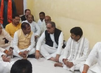 उत्तर प्रदेश के सिंचाई मंत्री के घर पहुंचे बीजेपी प्रदेश अध्यक्ष व अन्य बीजेपी के नेता, मिर्जापुर