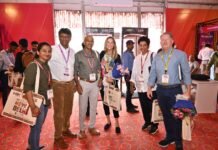 मेले के दूसरे दिन भदोही के विधायक जाहिद बेग ने एक्सपो का दौरा किया