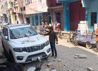 नगर पालिका अध्यक्ष की संभावित प्रत्याशी व बीजेपी नेत्री उमा जयसवाल की गाड़ी हुई क्षतिग्रस्त