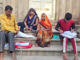 पडरी थाना क्षेत्र के गौरा विशेष की निवासनी भगवानि दर दर की ठोकरें खाने को मजबूर