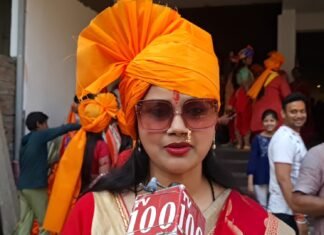 मिर्जापुर की महिलाओं ने विशेष परिधान में स्कूटी यात्रा निकाली