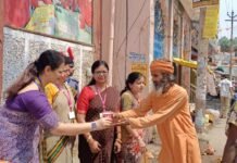 डैफोडिल्स पब्लिक स्कूल के तत्वाधान में छात्रों ने  निशुल्क शरबत वितरण किया