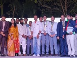 मशहूर अभिनेता एवं डांसर जावेद जाफरी एसएन पब्लिक स्कूल पहुंच कर छात्रों को किया पुरस्कृत