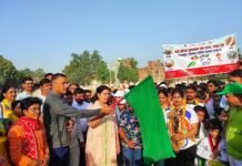मिर्जापुर के डीएम एसपी ने खेलो इण्डिया युनिवर्सिटी गेम्स 2022’ के मशाल रैली को हरी झंडी दिखाई
