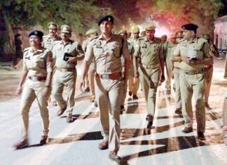 एसपी मिर्जापुर द्वारा पैदल गस्त/भ्रमण कर आम जन-मानस में कराया गया सुरक्षा का एहसास–*