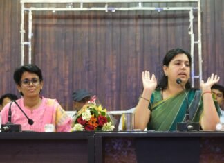 विकास योजनाओं को जन-जन तक पहुंचाने में ग्राम पंचायत/ग्राम विकास अधिकारी महत्वपूर्ण कड़ी -जिलाधिकारी