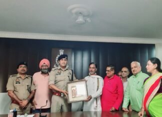 मिर्जापुर के पुलिस अधिकारियों और व्यापारियों के साथ हुई बैठक संपन्न