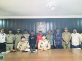 रेल की पटरी से लोहे की क्लिप और जलेबी चोरी करने वाले पांच शातिर बदमाश मिर्जापुर में गिरफ्तार