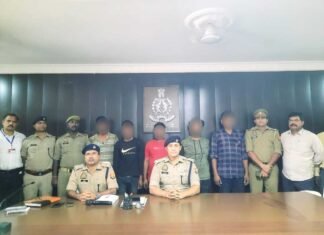 रेल की पटरी से लोहे की क्लिप और जलेबी चोरी करने वाले पांच शातिर बदमाश मिर्जापुर में गिरफ्तार
