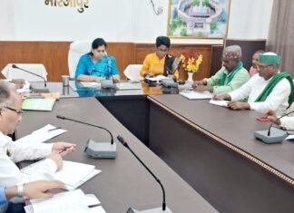 जनपद में 38 लिफ्ट कैनाल है जिसमें 05-06 कैनाल लो वोल्टेज के कारण पूरी क्षमता से नही चल पाने की शिकायत