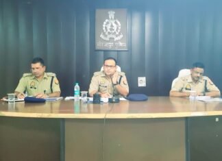 मिर्जापुर पुलिस ने जारी हेल्प लाइन नम्बर, जैसे- 1090, 112, 1076, 1098, 108 के फायदे के बारे में दी जानकारी