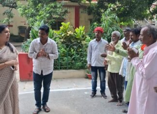 जिलाधिकारी के निर्देश पर 33 भूमिहीन व्यक्तियो को दिया गया आवासीय भूमि पट्टा