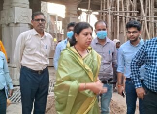 जिलाधिकारी मिर्जापुर दिव्या मित्तल ने विन्ध्याचल पहुंचकर विन्ध्य कारीडोर कार्य का किया निरीक्षण