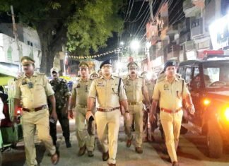 मिर्जापुर एसपी अभिनंदन ने किया पैदल गस्त ,जनमानस मे सकून तो अपराधियों में भय
