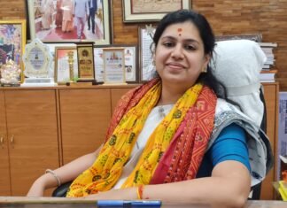 आईएएस दिव्या मित्तल का मिर्जापुर से स्थानांतरण के बाद जबरदस्त हलचल