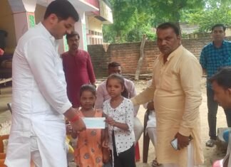कैश वैन लूट कांड में जान गवाने वाले गार्ड को एक करोड़ दिए जाने की वकालत सपा नेता सतीश मिश्रा ने सरकार से की