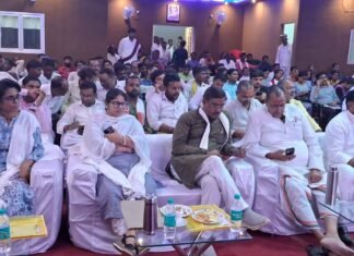 मिर्जापुर में विश्वकर्मा सम्मान योजना के अन्तर्गत फ्री में उपकरण पाकर लोगों के चेहरे पर आई रौनक
