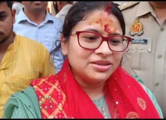 *नवागत जिलाधिकारी ने विंध्याचल पहुंचकर मां विंध्यवासिनी देवी का किया दर्शन पूजन*