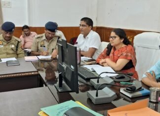 अवैध ओवरलोडिंग/परिवहन के विरूद्ध अभियान चलाकर करे प्रभावी कार्यवाही -जिलाधिकारी