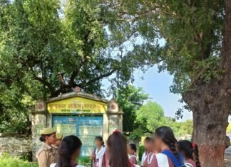 – वूमेन पॉवर लाइन-1090, पुलिस आपातकालीन सेवा-112, एम्बुलेंस सेवा-108,