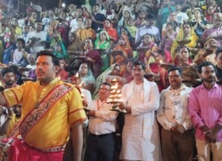 गंगा महा आरती में मुख्य अतिथि के रूप में शामिल हुए नगर पालिका अध्यक्ष श्याम सुंदर केसरी