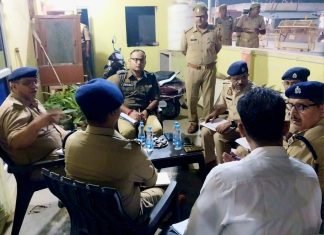 सीएम के आगमन के मद्दे नजर एसपी अभिनंदन ने नटवा चौकी पर बैठकर किया विशेष बैठक