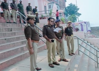 विभिन्न घाटों पर मिर्जापुर पुलिस अधीक्षक अभिनंदन के द्वारा किया गया निरीक्षण, दिया आवश्यक निर्देश