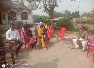 अधिकारी के आकस्मिक निधन पर जिलाधिकारी ने उनके निवास पर पहुंचकर शोकाकुल परिवार को दी सांत्वना