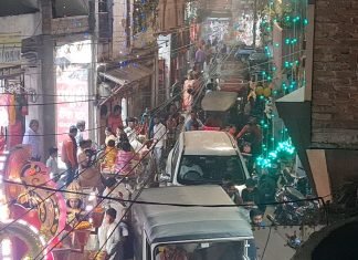 पुरानी बजाजी पक्का घाट से निकलने वाला भारत मिलाप में भगवान राम का रथ जाम में फंसा, मिर्जापुर