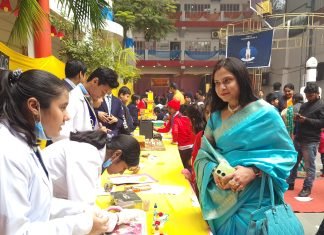 डैफोडिल्स पब्लिक स्कूल संकट मोचन ब्रांच में आयोजित विज्ञान प्रदर्शनी में दिखी बच्चों की प्रतिभा
