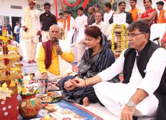 डैफोडिल्स में सात वर-वधुओं का सामूहिक विवाह संपन्न