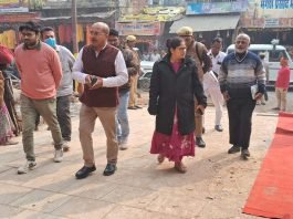 जिलाधिकारी ने विन्ध्याचल में निर्माणाधीन विन्ध्य कारीडोर का किया निरीक्षण