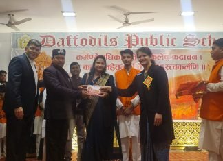 गुरुकुल छात्रावास के छात्रों द्वारा भागवत गीता आधारित श्लोक और संदेशों का किया गया प्रस्तुती