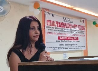मुजेहरा कला गांव में समाजसेवी ज्योति श्रीवास्तव ने गरीबों में बांटे कंबल, मिर्जापुर
