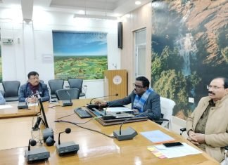 सड़क दुर्घटना की सूचना प्राप्त होने के 15 मिनट के भीतर उपलब्ध करायें एम्बुलेंस -मण्डलायुक्त