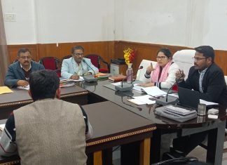 अधिशासी अभियन्ता लघु डाल के ऊपर डीएम नाराज,अधिशासी अभियन्ता लोक निर्माण विभाग प्रान्तीय खण्ड का वेतन अवरूद्ध करने का निर्देश