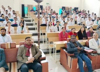 मण्डलायुक्त विन्ध्याचल मण्डल,द्वारा मेडिकल कालेज में सरकार की नीतियों का किया गया उल्लेख
