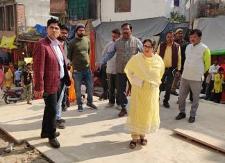 विंध्य कॉरिडोर के दुकानदारों के लिए ढाई फीट का छावनी एक तरह का और एक रंग का लगाने का दिया गया निर्देश