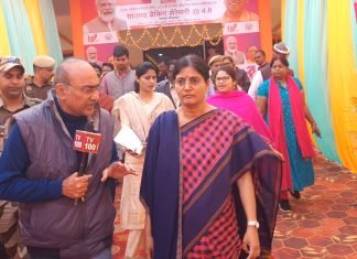केंद्रीय मंत्री अनुप्रिया पटेल ने जिगना रेलवे स्टेशन के पास व चुनार रेलवे स्टेशन पर बने फुट ओवर ब्रिज का लोकार्पण किया