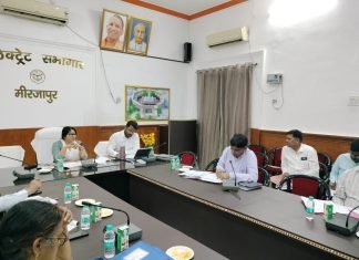जिलाधिकारी की अध्यक्षता में बेसिक शिक्षा विभाग की जिला अनुश्रवण समिति/टास्क फोर्स की मासिक समीक्षा बैठक सम्पन्न